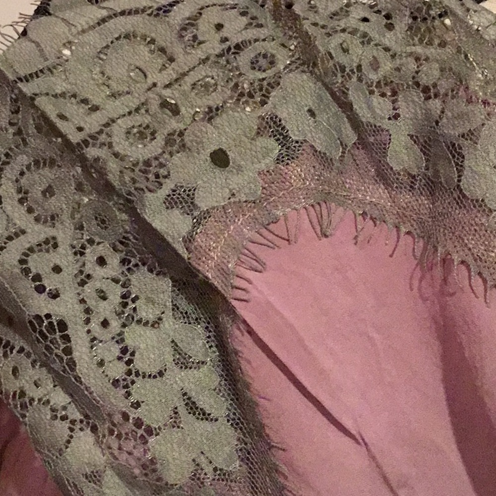 Listicle lace cold shoulder top - Picture 3 of 4